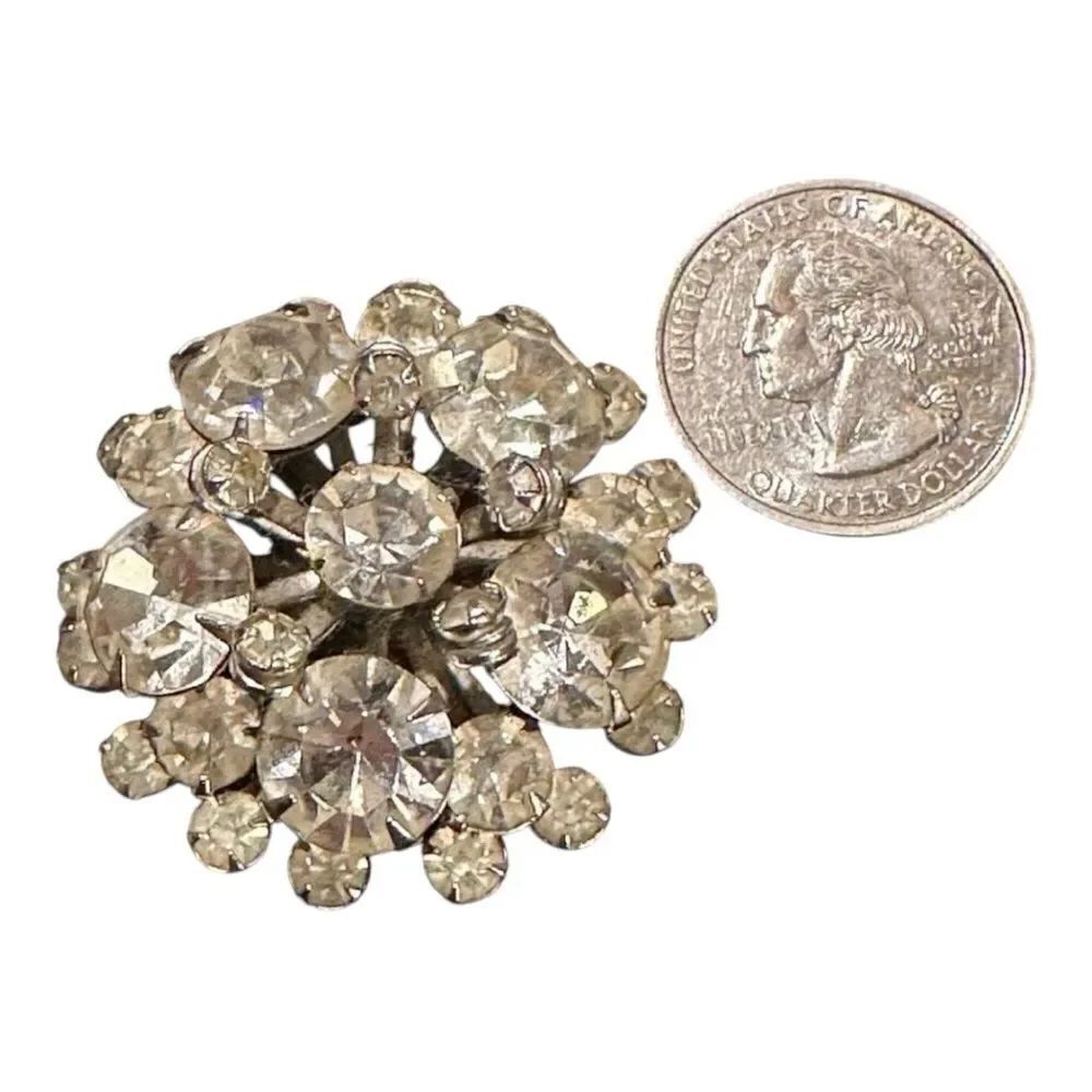 Vintage silver tone cluster pin brooch with multi-sized Rhinestones